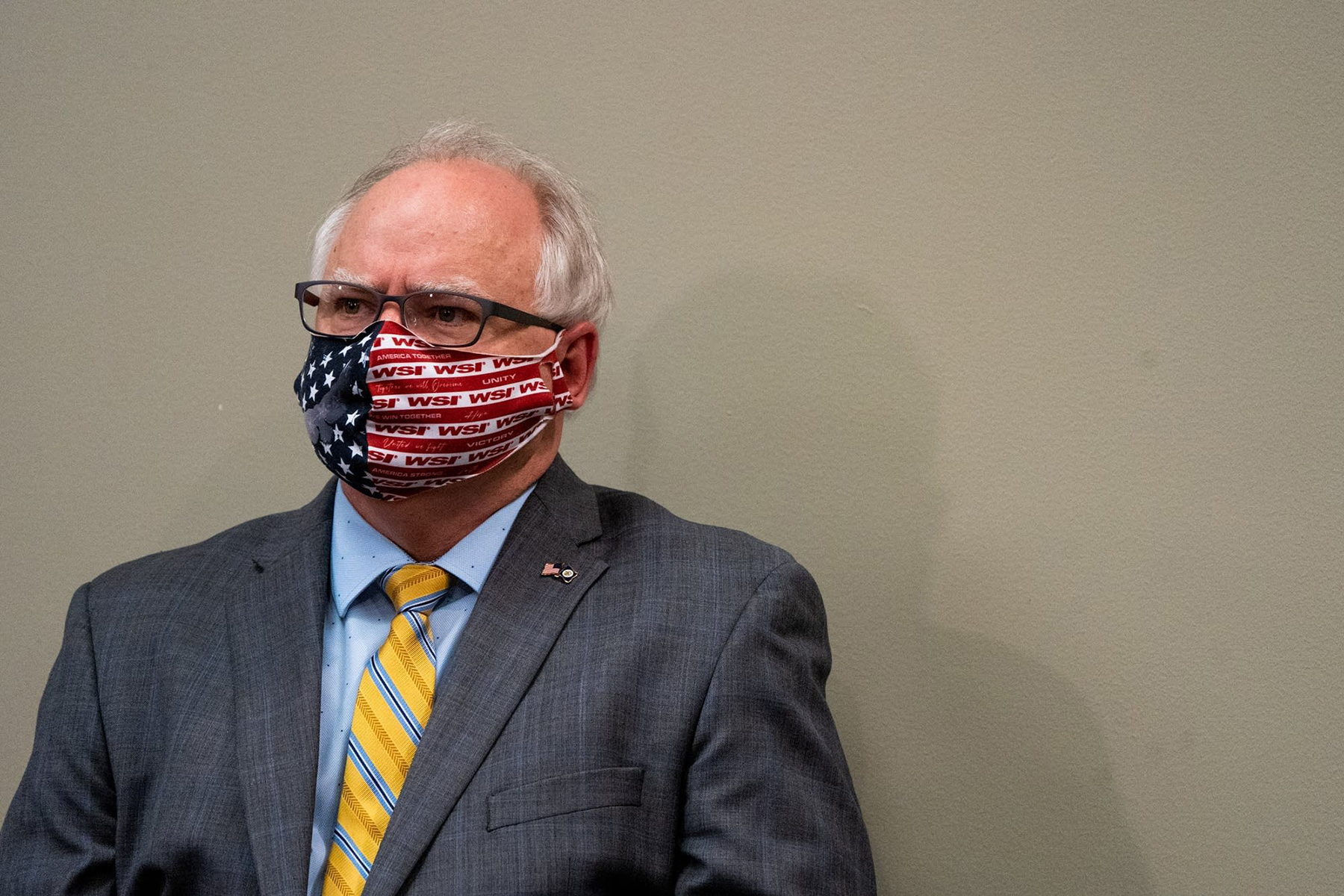 Minnesota governor orders people to wear masks in restaurants, stores