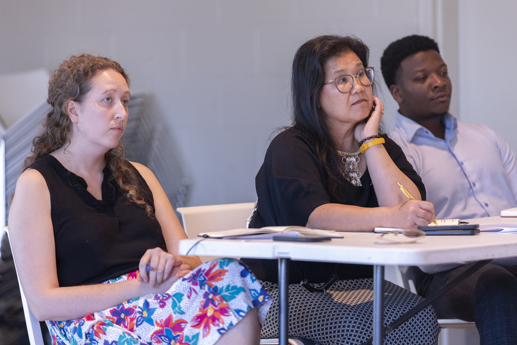 Mayor Her hears earful from East Side residents about pollution from Northern Iron foundry